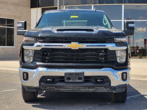 Used 2025 Chevrolet Silverado 2500 LT w/ Convenience Package AWD/4WD image 3