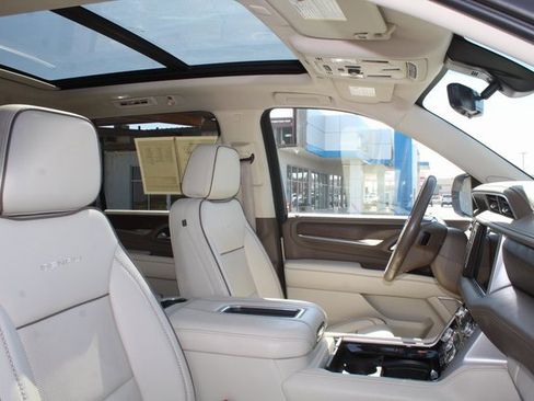 Used 2021 GMC Yukon XL Denali w/ Denali Premium Package image 17