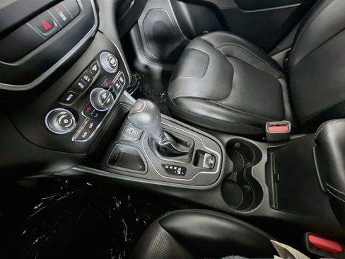 Used 2022 Jeep Cherokee Latitude Lux FWD image 25