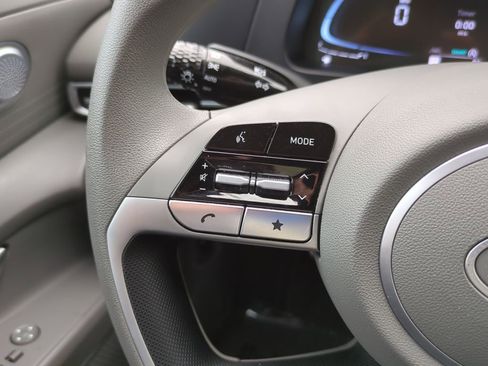 Certified 2024 Hyundai Elantra SE FWD image 17