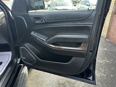 Used 2018 Chevrolet Suburban LT image 19