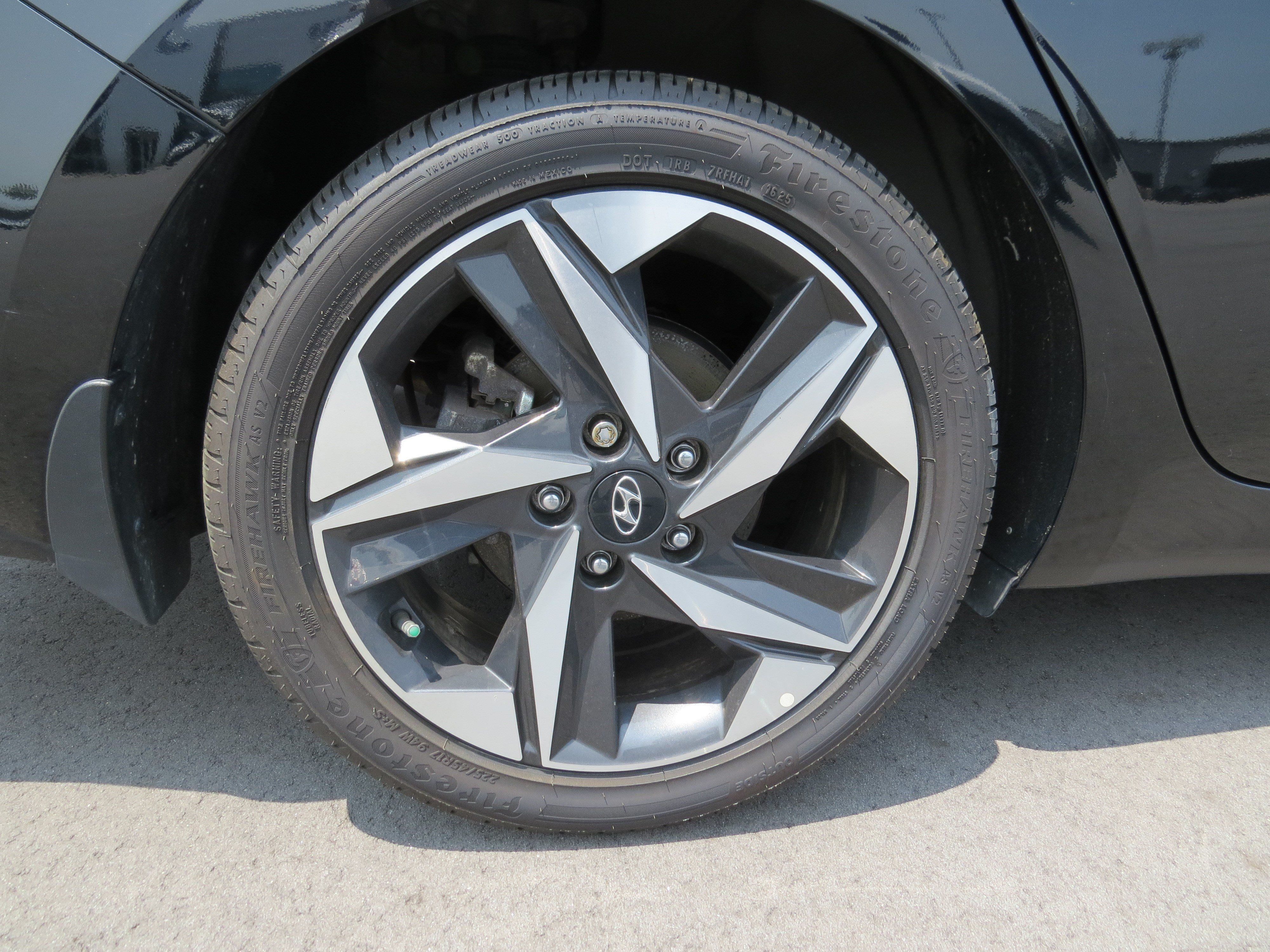 Used 2023 Hyundai Elantra Limited FWD image 9