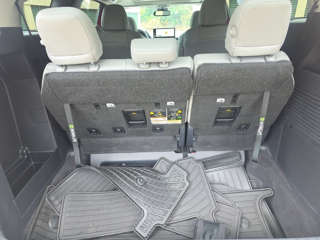 Certified 2026 Toyota Sienna XLE FWD image 15