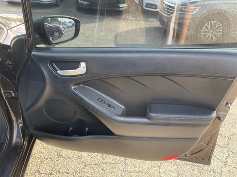 Used 2018 Kia Forte LX image 11