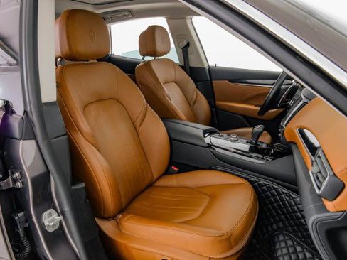 Used 2017 Maserati Levante S image 32