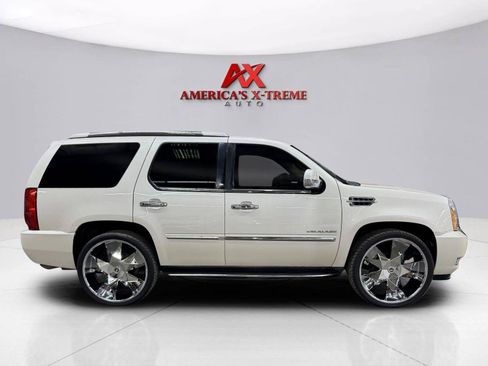 Used 2012 Cadillac Escalade Luxury AWD/4WD image 9