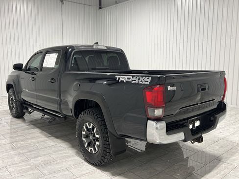 Used 2018 Toyota Tacoma TRD Off-Road image 3