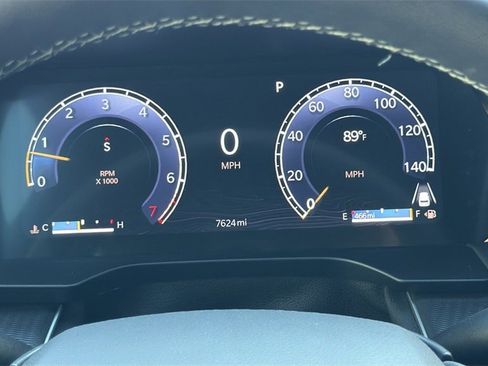 Used 2025 Jeep Grand Cherokee Altitude image 17