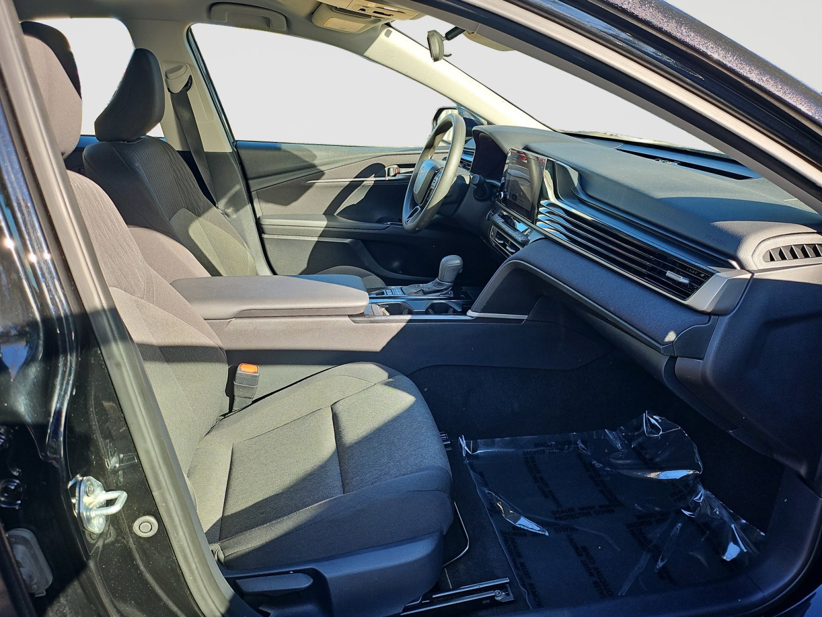 Used 2025 Toyota Camry LE FWD image 17