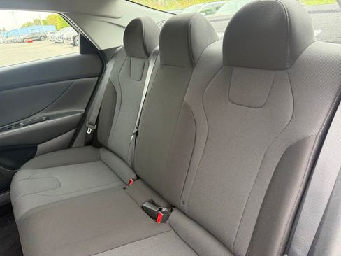 Used 2023 Hyundai Elantra SE w/ Preferred Accessory Package FWD image 26