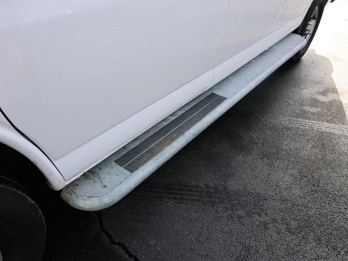 Used 2024 Chevrolet Express 2500 w/ Driver Convenience Package image 9