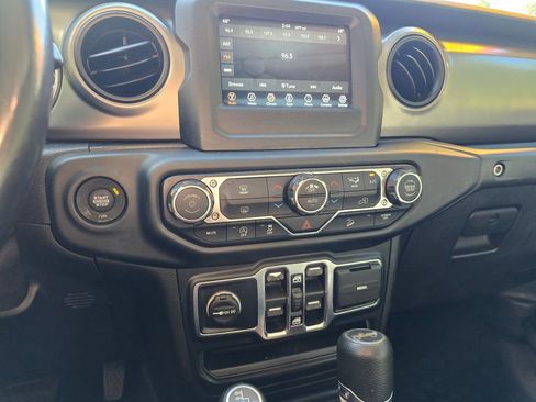 Used 2019 Jeep Wrangler Unlimited Sport S image 18