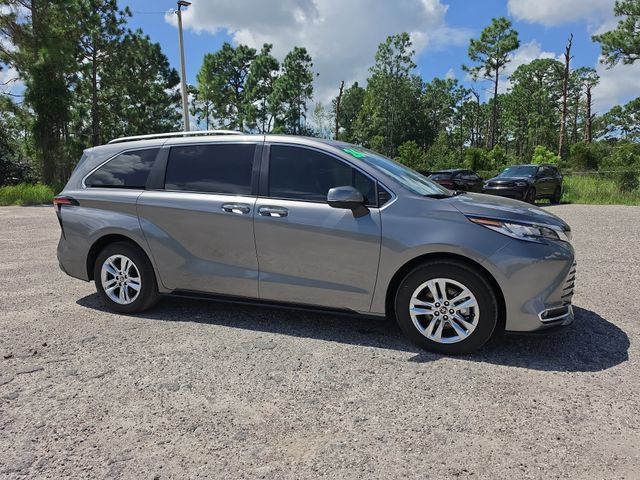 Used 2026 Toyota Sienna Limited FWD image 2