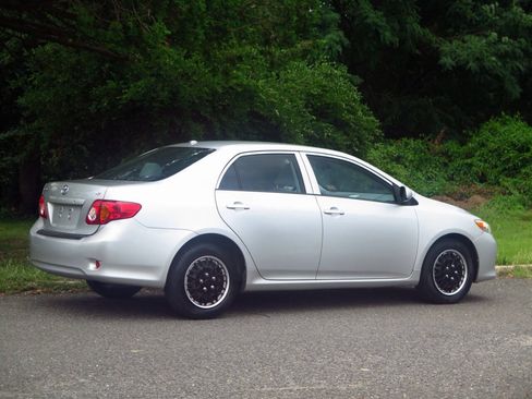Used 2009 Toyota Corolla LE FWD image 4