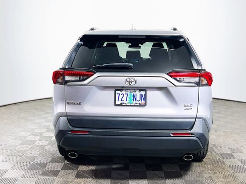 Certified 2022 Toyota RAV4 XLE w/ XLE Grade Weather Package AWD/4WD image 6