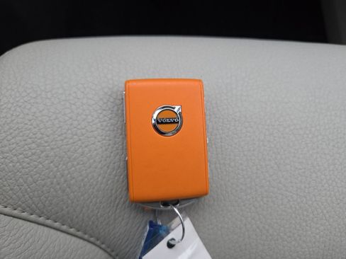 Used 2022 Volvo XC90 T5 Momentum w/ Advanced Package image 37