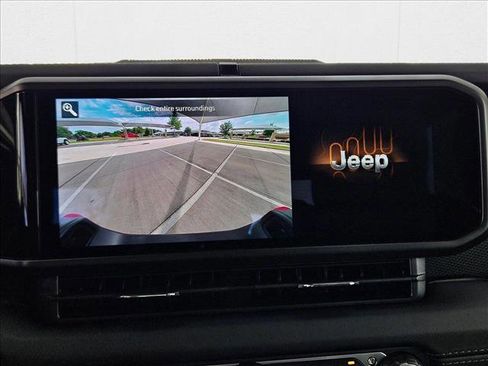 New 2025 Jeep Gladiator Rubicon w/ Convenience Group image 13