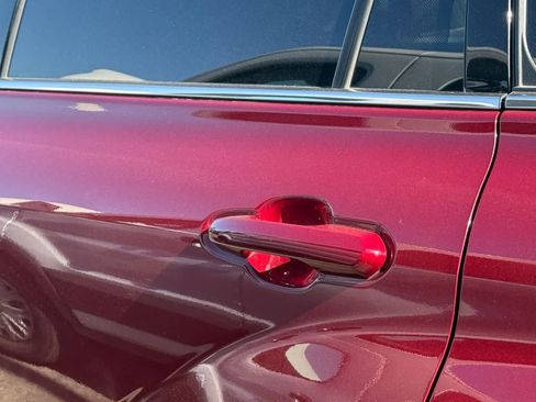 Used 2023 Toyota Highlander Limited image 11