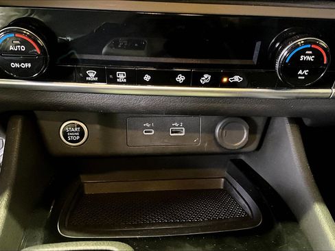 Used 2023 Nissan Rogue SV image 15