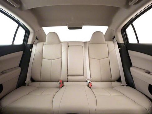 Used 2013 Chrysler 200 LX FWD image 9