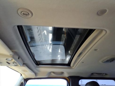 Used 2005 HUMMER H2 SUT w/ Preferred Equipment Group AWD/4WD image 11