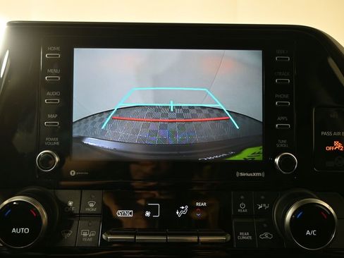 Used 2021 Toyota Highlander L image 28