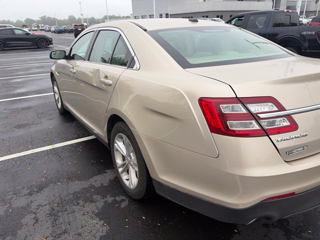 Used 2017 Ford Taurus SE FWD image 11