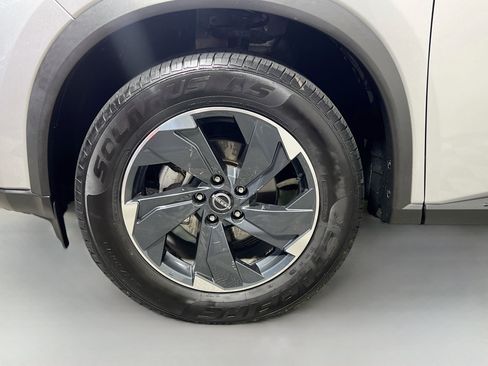 Used 2025 Nissan Rogue SV FWD image 14