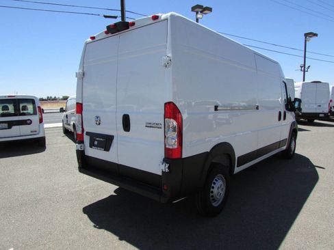 Used 2025 RAM ProMaster 2500 w/ Convenience Group image 6