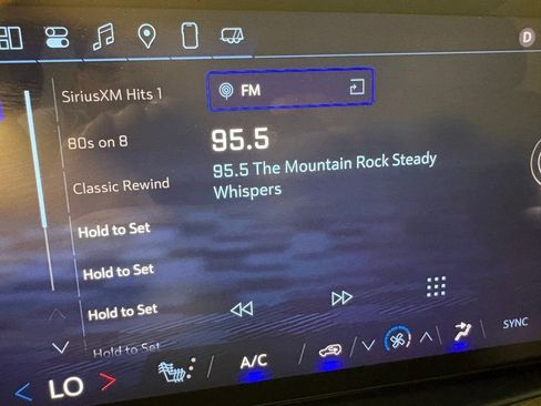 Used 2025 Chevrolet Suburban Z71 image 29