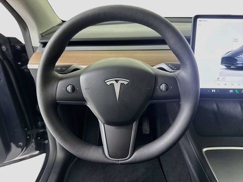Used 2024 Tesla Model Y Long Range AWD/4WD image 11