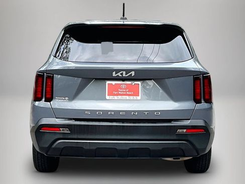 Used 2022 Kia Sorento LX FWD image 6