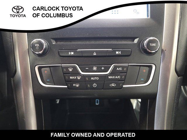 Used 2017 Ford Fusion SE w/ Fusion SE Technology Package FWD image 29