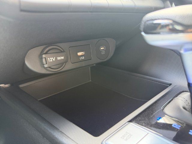 Used 2025 Hyundai Elantra SE FWD image 29