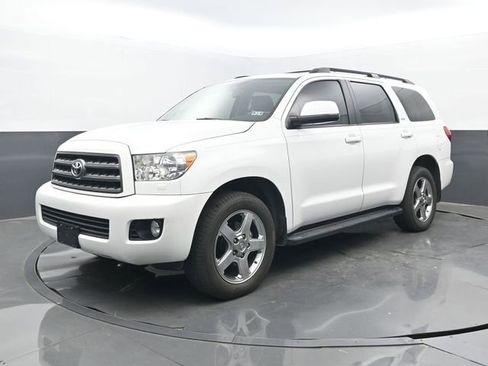 Used 2013 Toyota Sequoia SR5 w/ Sport Appearance Pkg image 8