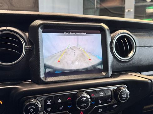 Used 2023 Jeep Wrangler Unlimited Sahara w/ Cold Weather Group image 13