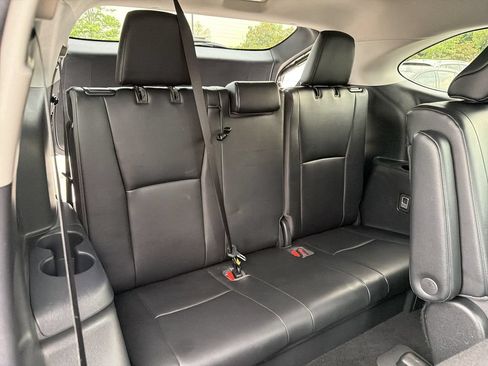 Used 2022 Toyota Highlander XLE FWD image 17