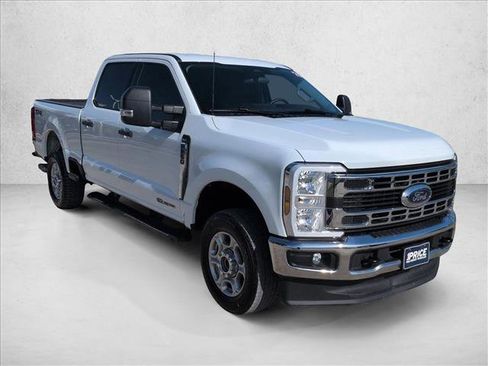 Used 2025 Ford F250 XLT image 3