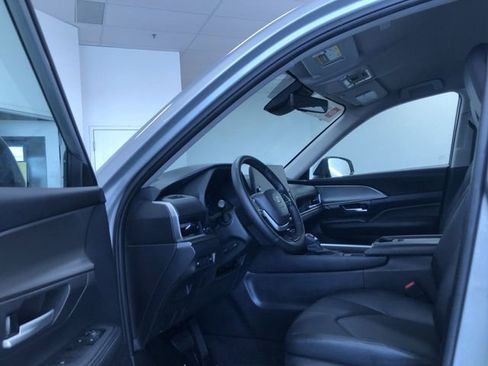 Certified 2025 Toyota Grand Highlander AWD image 11