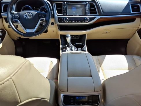Used 2017 Toyota Highlander Limited FWD image 14