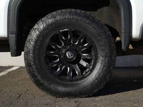 Used 2021 GMC Sierra 2500 SLE w/ SLE Value Package; AWD/4WD image 9