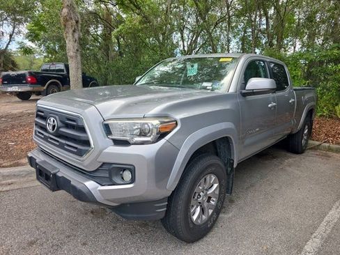 Used 2017 Toyota Tacoma SR5 w/ Tow Package AWD/4WD image 4