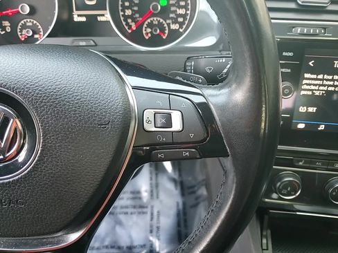 Used 2018 Volkswagen Golf S image 15