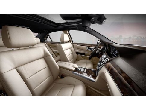 Used 2014 Mercedes-Benz E 350 Sedan image 4