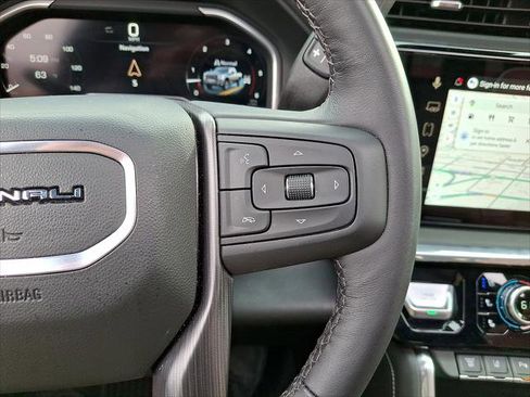 Used 2025 GMC Sierra 2500 Denali Ultimate image 10