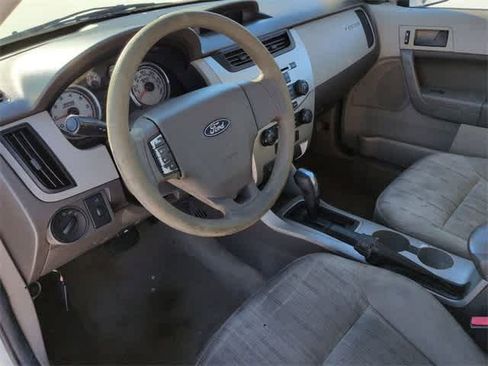 Used 2010 Ford Focus SE image 10