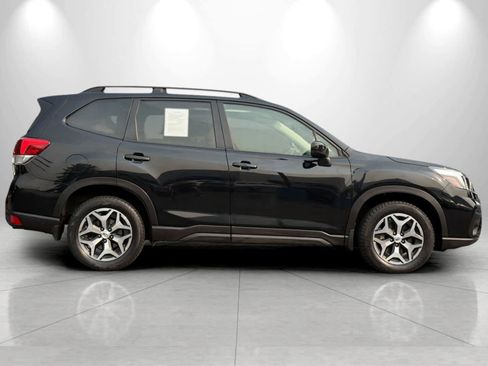 Used 2020 Subaru Forester Premium AWD/4WD image 8
