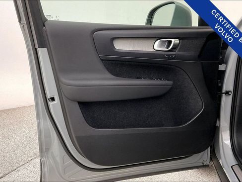Certified 2025 Volvo XC40 B5 Core image 23