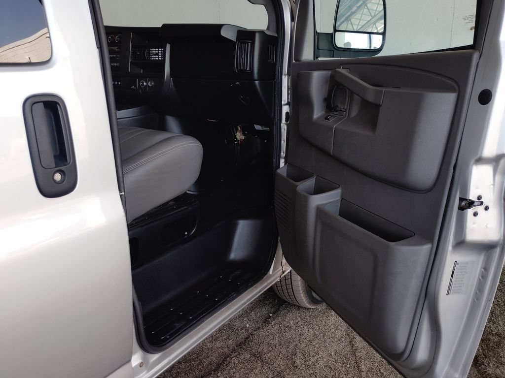 Used 2017 Chevrolet Express 2500 LS RWD image 10