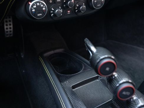 Used 2015 Ferrari 458 Italia Coupe RWD image 47